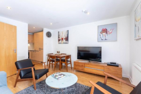 Modern 2 bed BroomPark/Central apt. with Parking